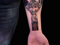 Тату славянская руна с портретом