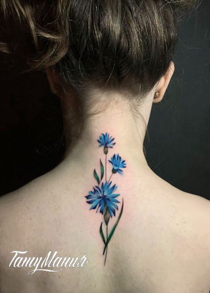Тату васильки на шее