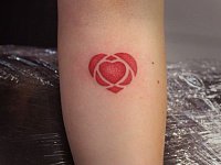 Маленькая тату символ