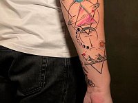 Тату треугольники космос и горы