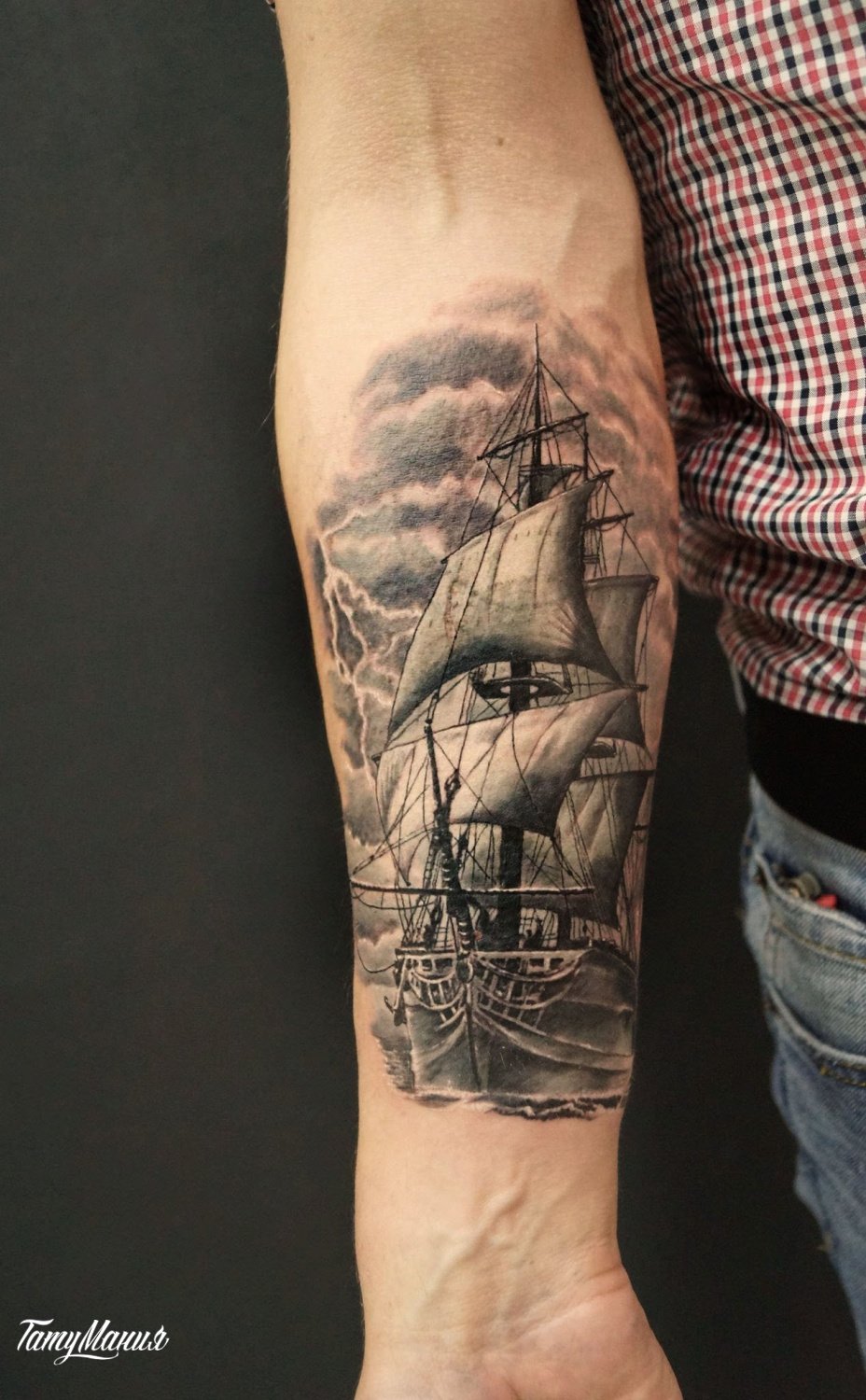 Тату корабль на предплечье