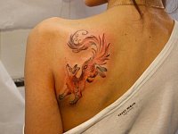 Женская тату лиса на лопатке