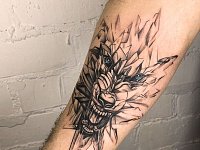 Тату оскал волка в графике