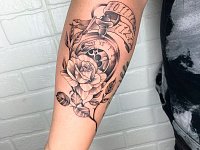 Тату часы и роза