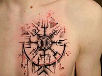 Тату вигвизир на груди