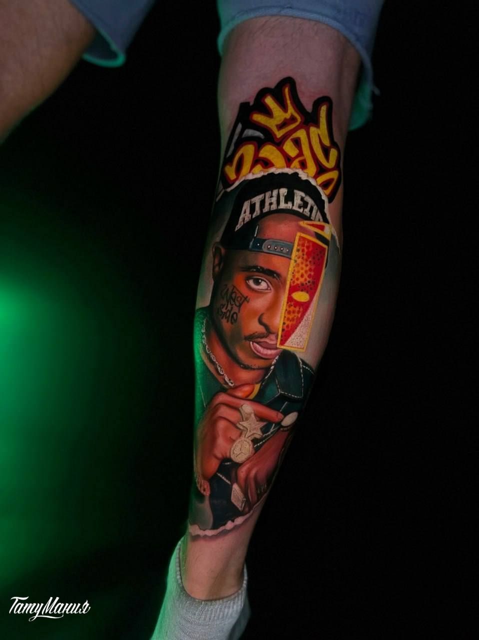Тату портрет Тупака 
