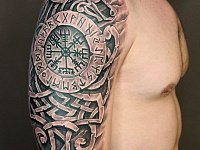 Тату рунический компас и кельтский узор