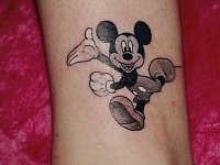 татуировка Микки Маус