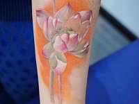 тату лотос в стиле реализм