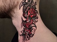 Тату розы и череп на шее