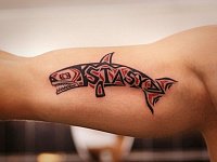 Тату рыба с именем хайда