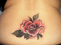 Тату роза на пояснице