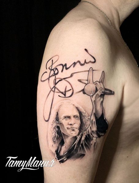 Тату портрет певца