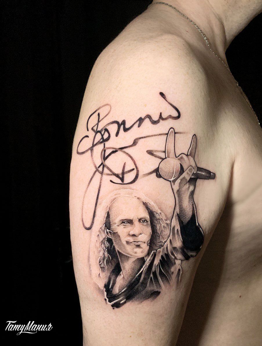 Тату портрет певца