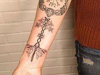 Тату рунический компас