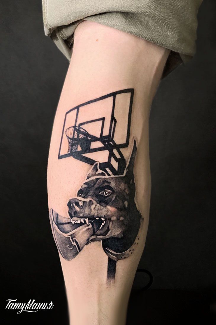 Тату доберман и баскетбольное кольцо