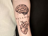 Тату мозг,сердце и надпись balance