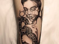 Тату девушка со змеей