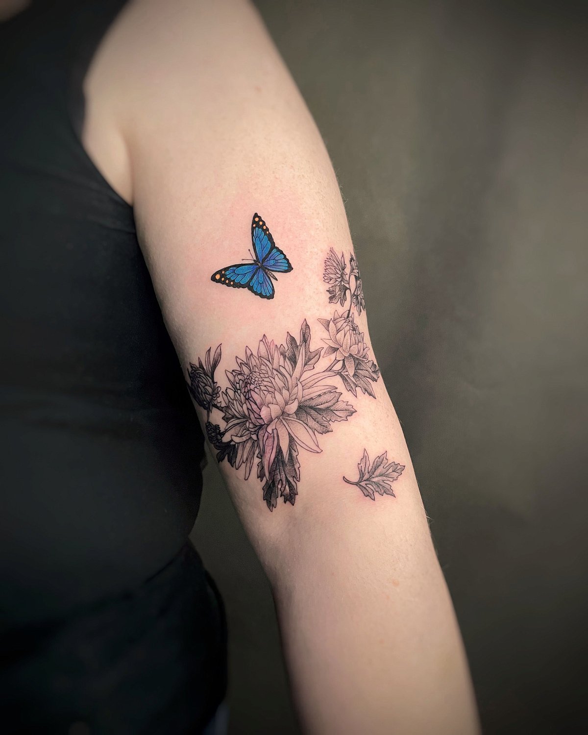 Тату бабочка и астра