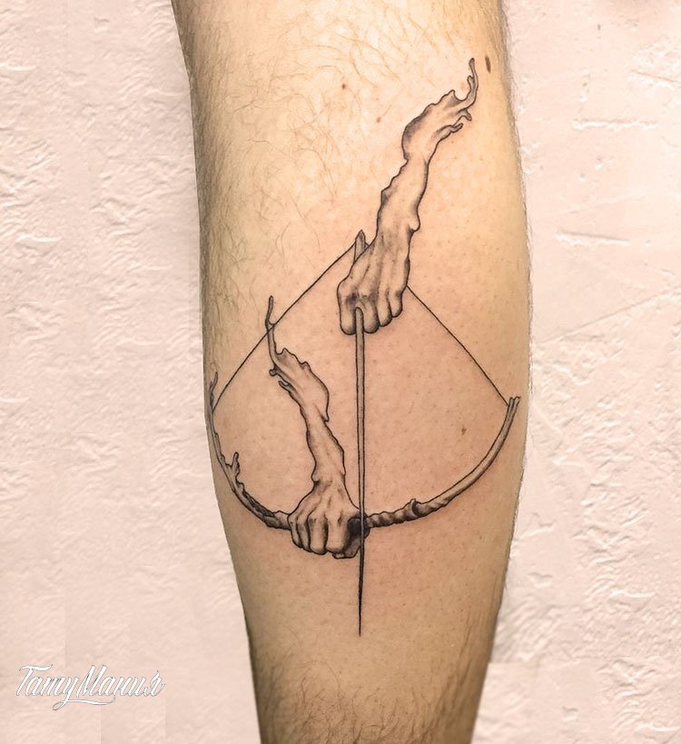Тату лук с руками