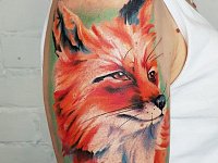 Тату лиса на плече