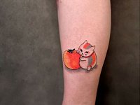 Тату кот с апельсином