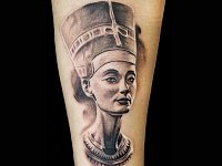 Тату нефертити
