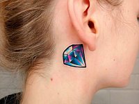 Тату бриллиант за ухом