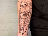 Тату старец с орлом
