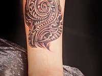 Тату биомеханика на руке