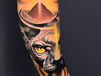 Тату Сфинкс и летающая тарелка