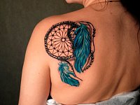 Тату ловец снов на лопатке