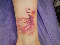 тату розовая рыбка