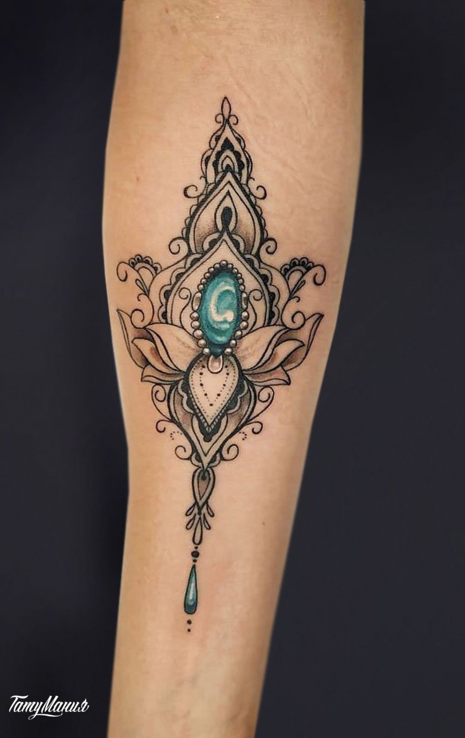 Тату лотос графика