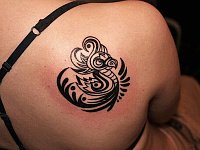 Тату птица в виде узора