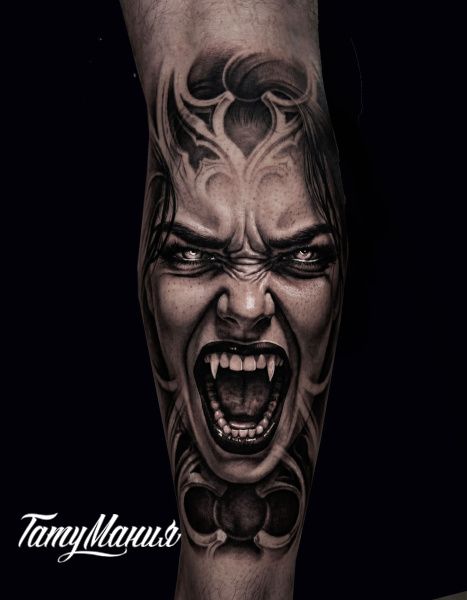 Тату вампирша