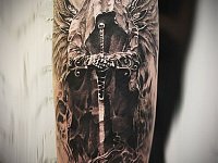 Тату рыцарь с мечом