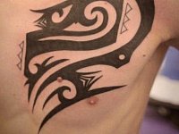 Тату трайбл на груди