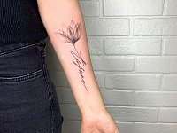 Тату цветок с надписью