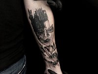 Тату девушка и отпечаток ладони