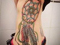 Тату ловец снов на боку