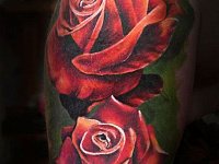 Тату красные розы 