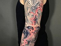 Тату скандинавский рукав с волком и молнией