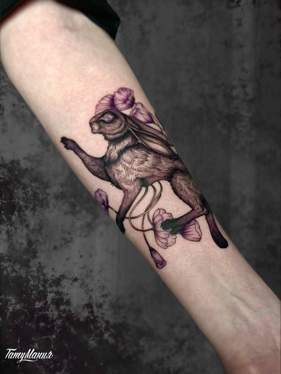 Тату заяц и цветы