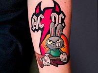 Тату логотип AC/DC