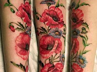 Татуировка маки на предплечье