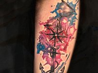 Тату песочные часы и компас