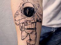 Тату астронавт на руке