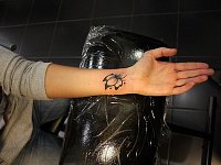 Татуировка бабочка на запястье