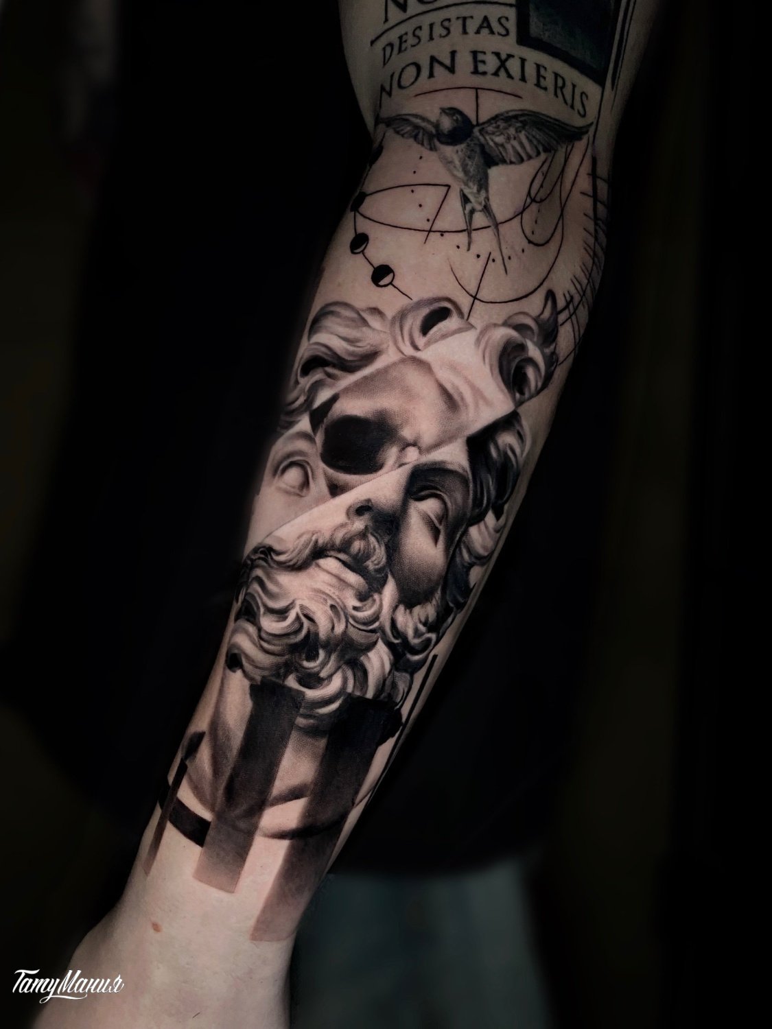 Тату статуя графика